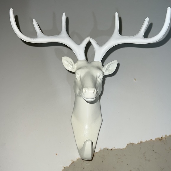 New Black or White Deer Head Hook - Picture 9 of 11